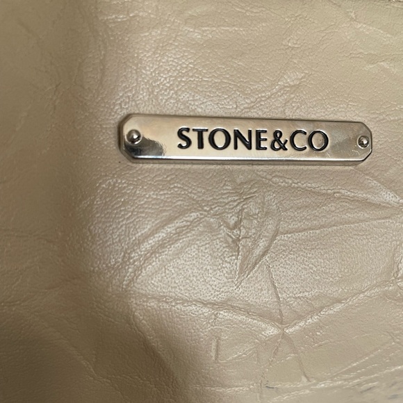 Stone & Co. Beige and Navy Elegant Crossbody Bag Regulable - Picture 4 of 16